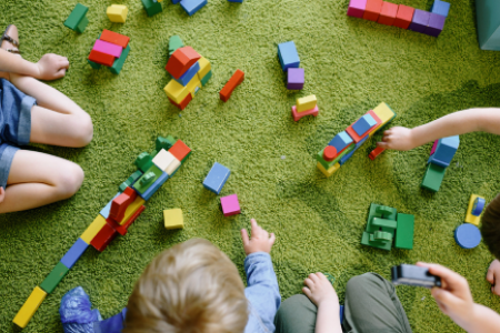 勉強する子供たち